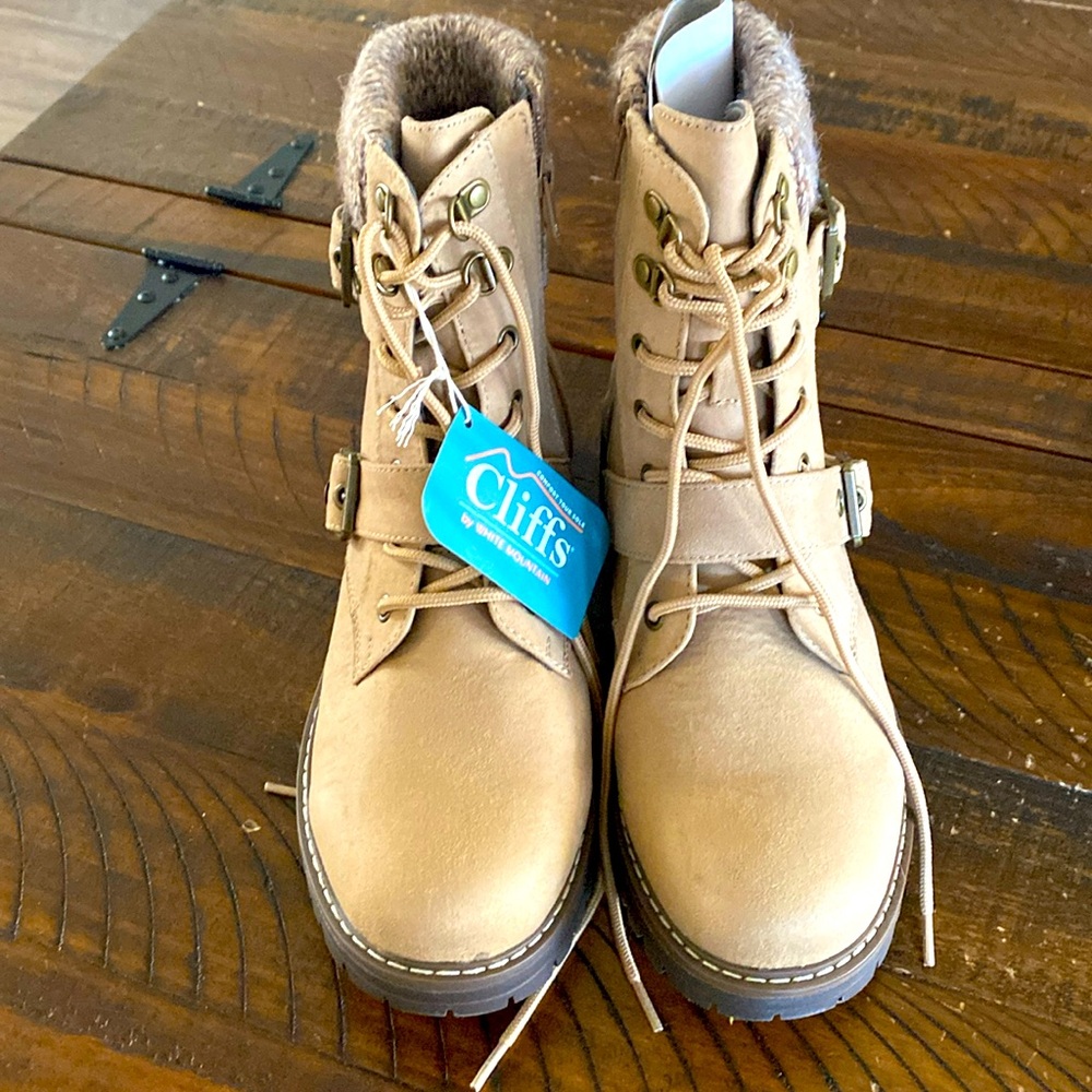 Cliffs by Mountain Women’s Boots - 9.5 M NEW with Tags